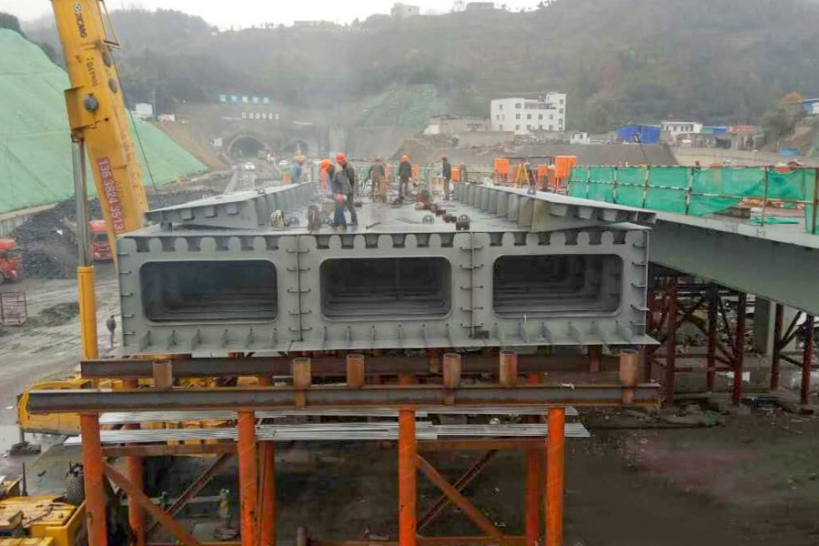 Stalen kokerligger van de 8e overspanning van sectie 3, Fengxin Express Line, Zunyi City, provincie Guizhou